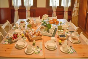 Desayuno bufé gratuito y diario