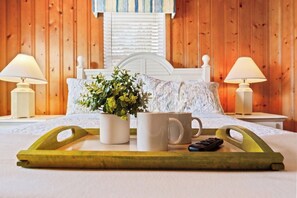 6 bedrooms, iron/ironing board, free WiFi