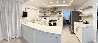 3-bedroom house in gorgeous Indio with AC, WiFi. Enjoy your stay