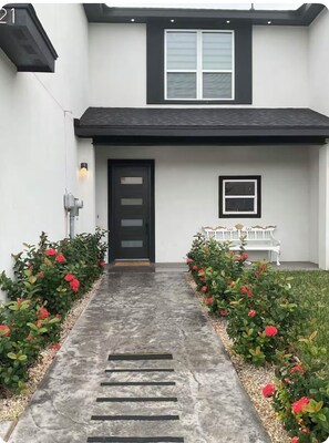 Exterior - Charming Brand New 3-bedroom townhome in between Mission and McAllen area. (McAllen)