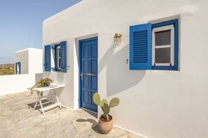 Terrace/patio - Walk to Naousa | 1BR House | Peppermint Piperi (Naousa)