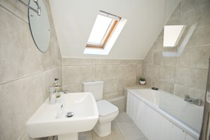 Ferienhaus | Badezimmer | Dusche, Haartrockner, Handtücher