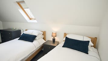 House | 2 bedrooms, iron/ironing board, free WiFi, bed sheets