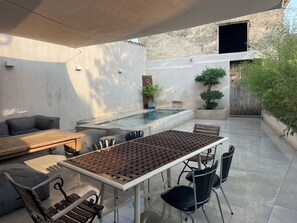 Outdoor dining - Air-conditioned 3-bedroom house in quiet location with swimming pool (Junas)
