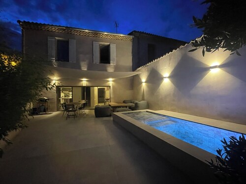 Maison climatisée avec 3 chambres au calme avec piscine