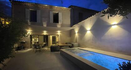 Maison climatisée avec 3 chambres au calme avec piscine