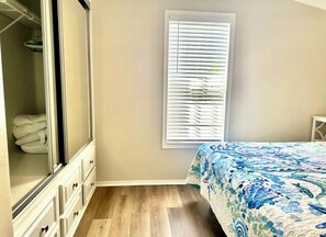 1 chambre, fer et planche à repasser, accès au Wi-Fi (inclus)