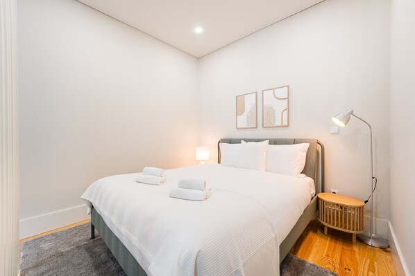 Iron/ironing board, internet, bed sheets