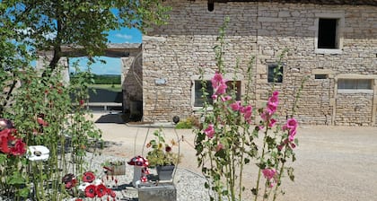 GĂźte & chambres d'hĂŽtes - 24 pers, 8 chbres, 6 SDB - Charming, peaceful estate
