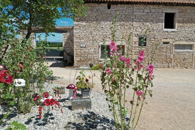 Gîte & chambres d'hôtes - 24 pers, 8 chbres, 6 SDB - Charming, peaceful estate