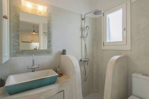 Hair dryer, towels, soap, shampoo - Walk to Naousa | 2BR House | Piperi (Paros)