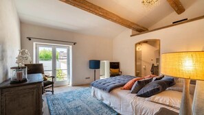 3 bedrooms, iron/ironing board, free WiFi, bed sheets