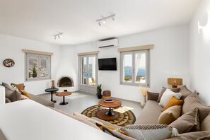Smart TV, fireplace, music library