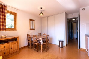 Dining - Apartment in Saint-Sorlin near Ski Resort (Saint-Sorlin-d´Arves)