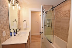 Hårtørrer, håndklæder