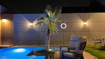 Hồ bơi ngoài trời
