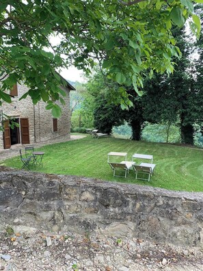Terrace/patio - I Girasoli apartment for 4+1 people with Wi-Fi, pool and view of the hills (Modigliana)