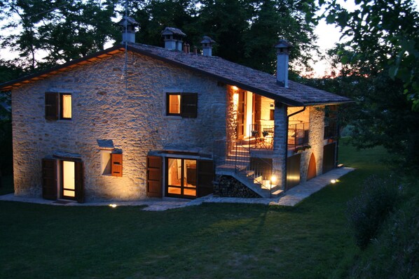 Exterior - I Girasoli apartment for 4+1 people with Wi-Fi, pool and view of the hills (Modigliana)