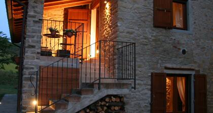 I Girasoli apartment for 4+1 people with Wi-Fi, pool and view of the hills