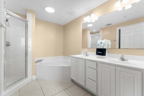 Shower, hair dryer, towels - Sunrise Beach 14th-Floor Gulf-Front Condo w/ Pools, Bunks & Balcony Views (Panama City)