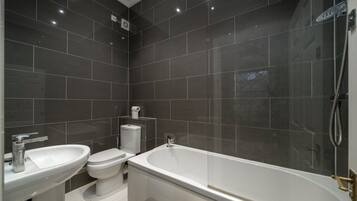 Apartment, 2 Bedrooms, Balcony | Bathroom | Toilet paper