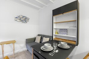 Cottage | In-room dining - Minnow's Rest - North East Escapes (Seahouses)