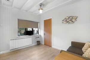 Cottage | Living area | 30-inch Smart TV with cable channels