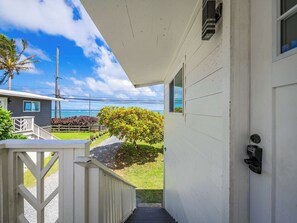 Property grounds - Island Oceanfront Getaway (Hauula)