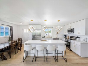 Fridge, microwave, stovetop, dishwasher - Island Oceanfront Getaway (Hauula)