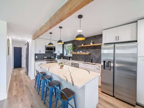 Private kitchen - Oahu Oceanfront Getaway (Hauula)