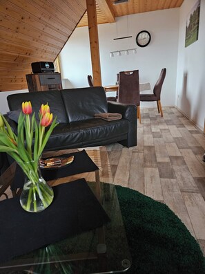 Smart TV, libros y estéreo 