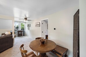 Interior - Cozy, Country Apartment (Nashville)