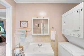 Hair dryer, towels, soap, toilet paper - Cute, Cozy and Clean (Nashville)