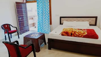 Deluxe Double Room, City View | Desk, laptop workspace, soundproofing, iron/ironing board