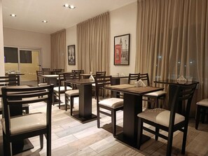 En 32-tommers smart-TV med digitale kanaler samt strømmetjenester