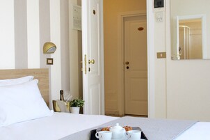 Habitación doble | Caja fuerte, escritorio, sistema de insonorización