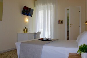 Habitación doble | Caja fuerte, escritorio, sistema de insonorización