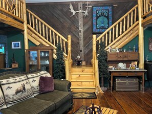 Smart TV, fireplace, printers - Rustic 4-bedroom cabin, on lake with WiFi, near Adirondacks
A Place to Remember! (Harrisville)