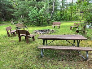 Outdoor dining - Rustic 4-bedroom cabin, on lake with WiFi, near Adirondacks
A Place to Remember! (Harrisville)