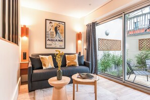 Smart TV - Hedonist House - Family apartment with terrace for 14 guests (Paris)