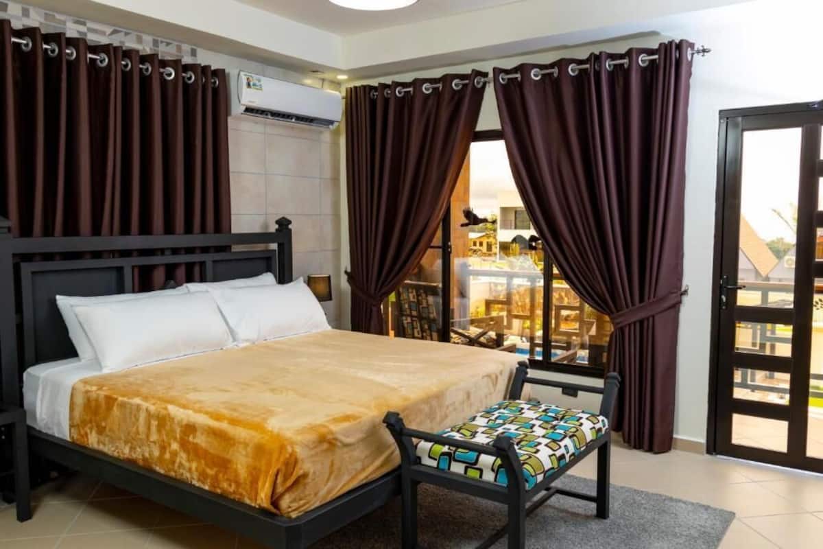 Triple Room, 1 King Bed with Sofa bed, Mountain View | Premium bedding, blackout curtains, iron/ironing board, free WiFi