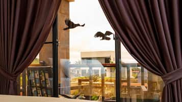 Triple Room, 1 King Bed with Sofa bed, Mountain View | Premium bedding, blackout drapes, iron/ironing board, free WiFi