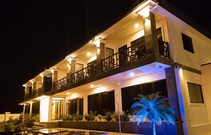 ด้านหน้าที่พัก