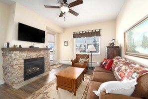 Smart TV, fireplace
