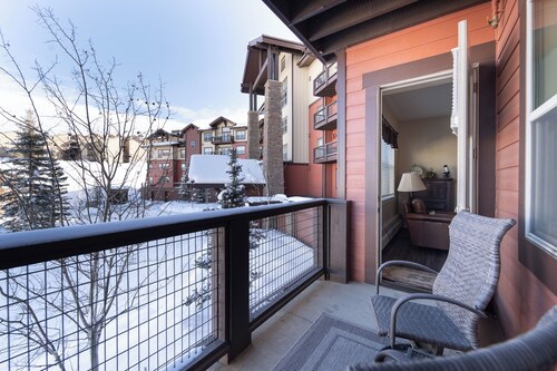 Luxury 1-bedroom ski in/ski out condo in lovely Granby Ranch