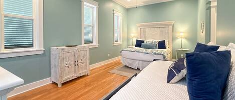 4 bedrooms, desk, iron/ironing board, travel crib