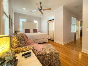 4 Schlafzimmer, Schreibtisch, Bügeleisen/Bügelbrett, Reisekinderbett