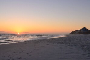 بالقرب من الشاطئ