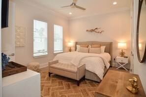 4 habitaciones, escritorio y tabla de planchar con plancha 