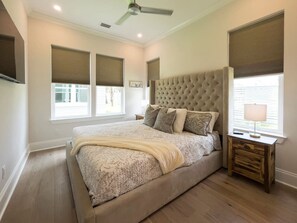 4 bedrooms, desk, iron/ironing board, travel crib